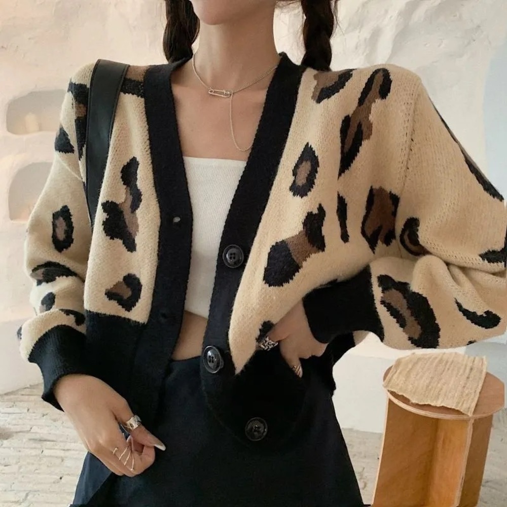 Sweater/ jacket with zipper